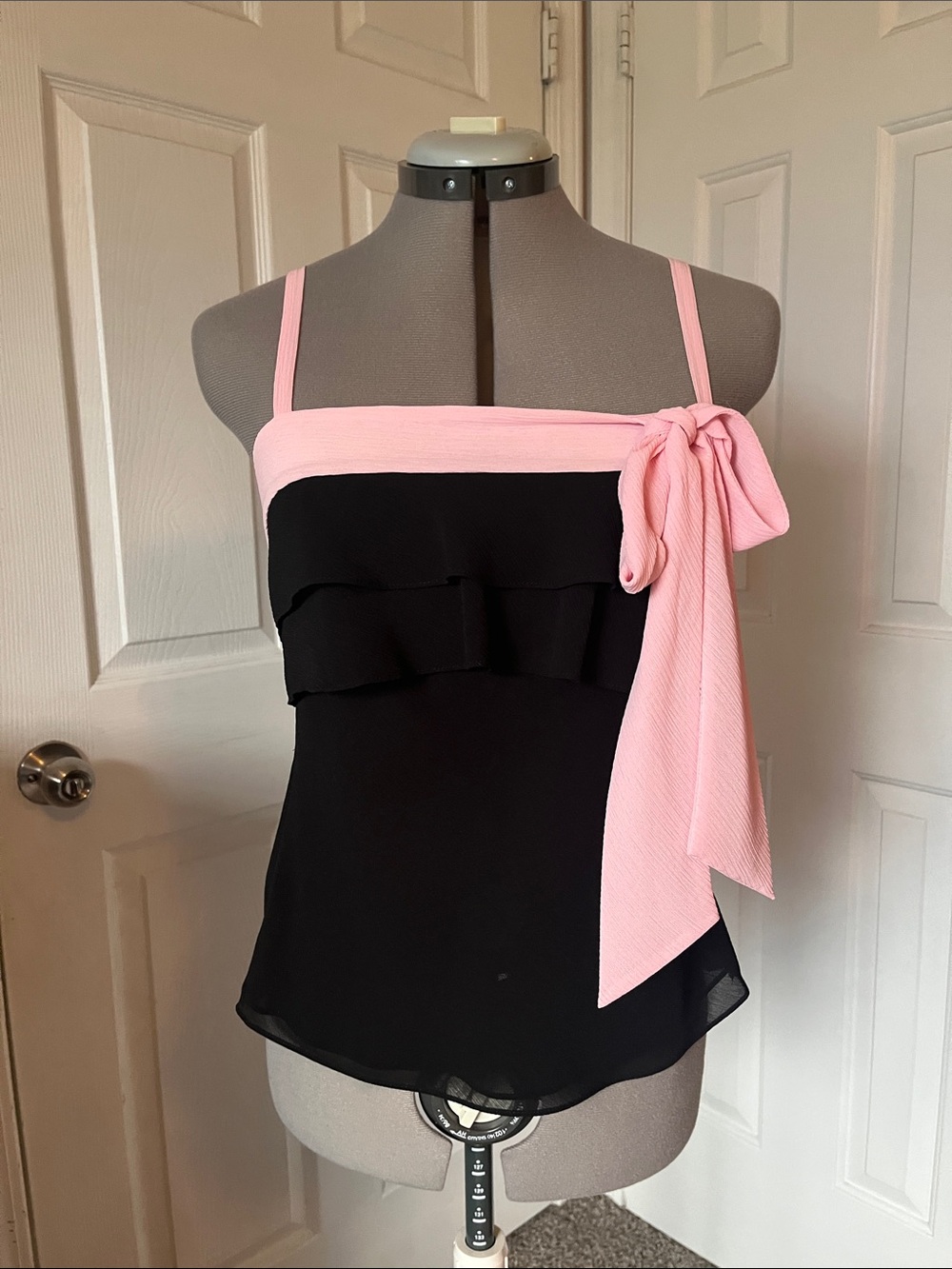 Ann Taylor LOFT Tie-Accent Ruffle Tank, Black & Pink, Size 4